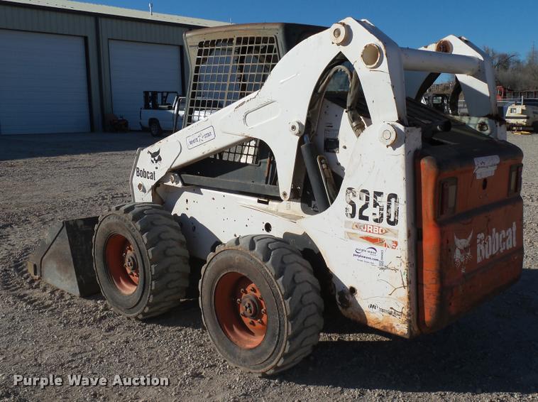 image for item DB4663 2005 Bobcat S250 skid steer