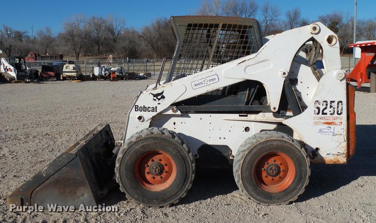 image for item DB4663 2005 Bobcat S250 skid steer