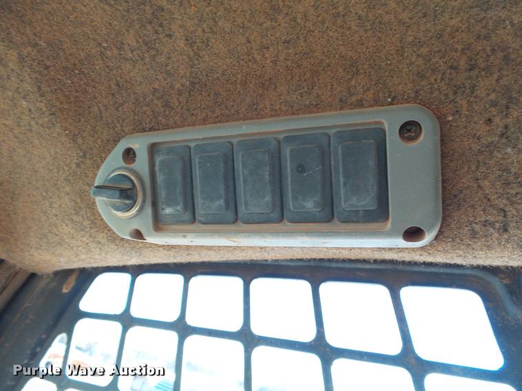 image for item DB4663 2005 Bobcat S250 skid steer