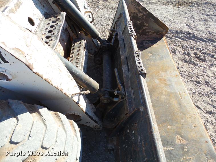 image for item DB4663 2005 Bobcat S250 skid steer
