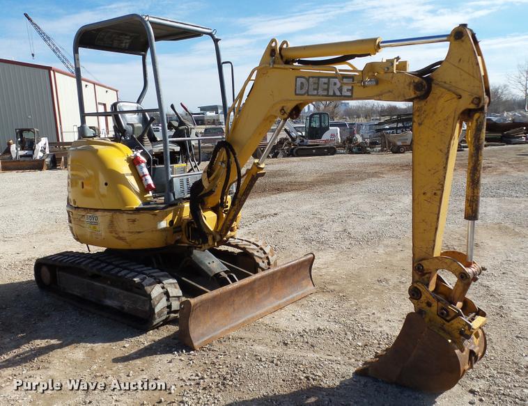 image for item DB4664 2005 John Deere 27C ZTS compact excavator