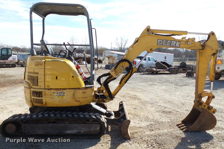 image for item DB4664 2005 John Deere 27C ZTS compact excavator
