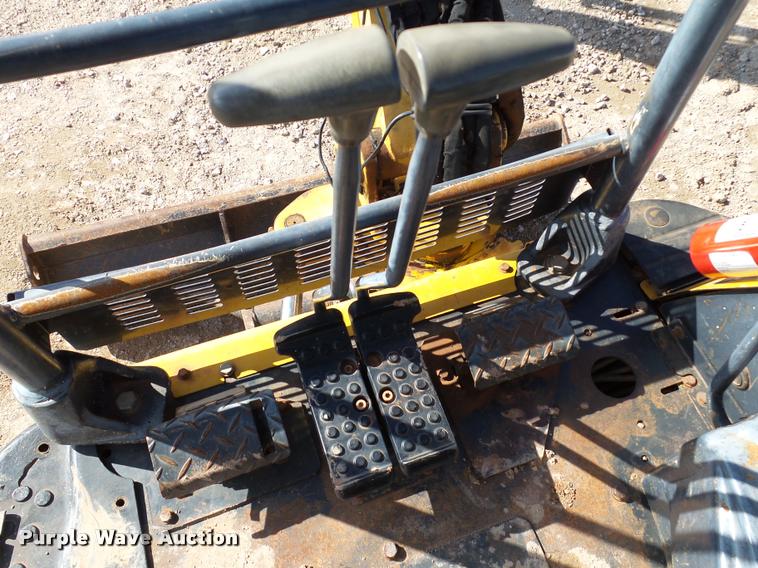 image for item DB4664 2005 John Deere 27C ZTS compact excavator