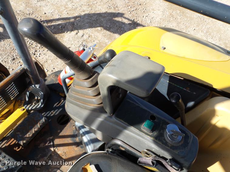 image for item DB4664 2005 John Deere 27C ZTS compact excavator