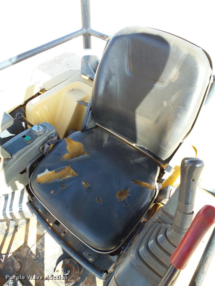 image for item DB4664 2005 John Deere 27C ZTS compact excavator