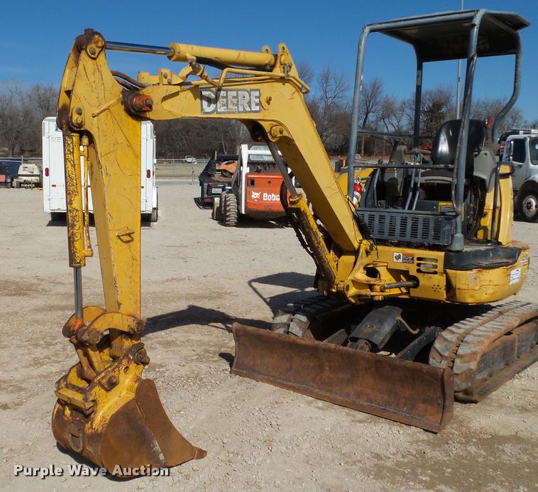 image for item DB4664 2005 John Deere 27C ZTS compact excavator