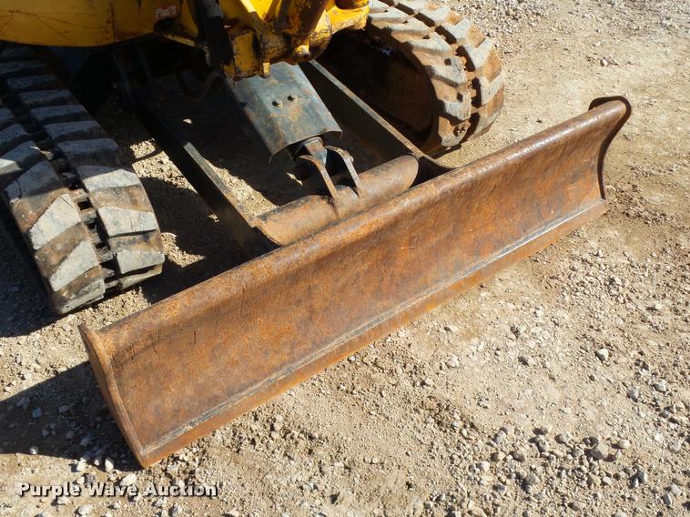 image for item DB4664 2005 John Deere 27C ZTS compact excavator