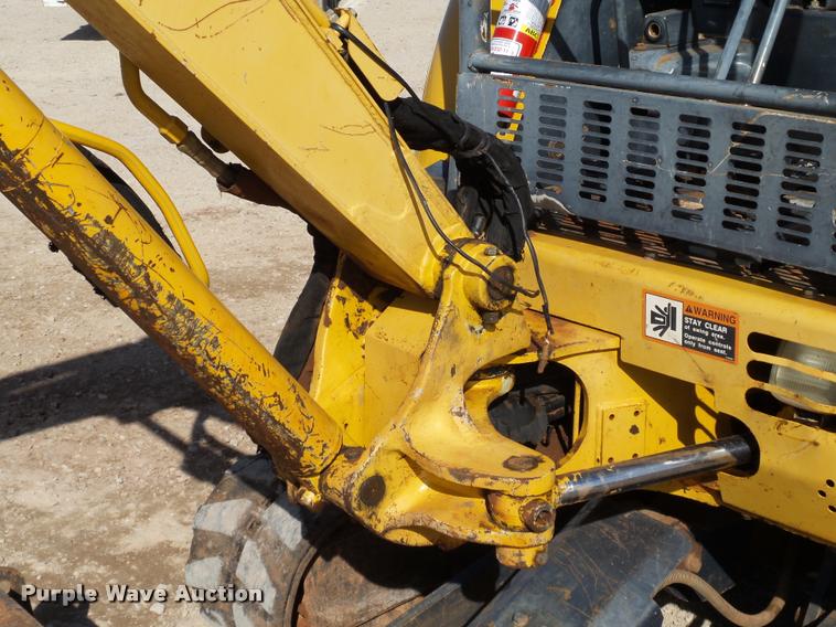 image for item DB4664 2005 John Deere 27C ZTS compact excavator