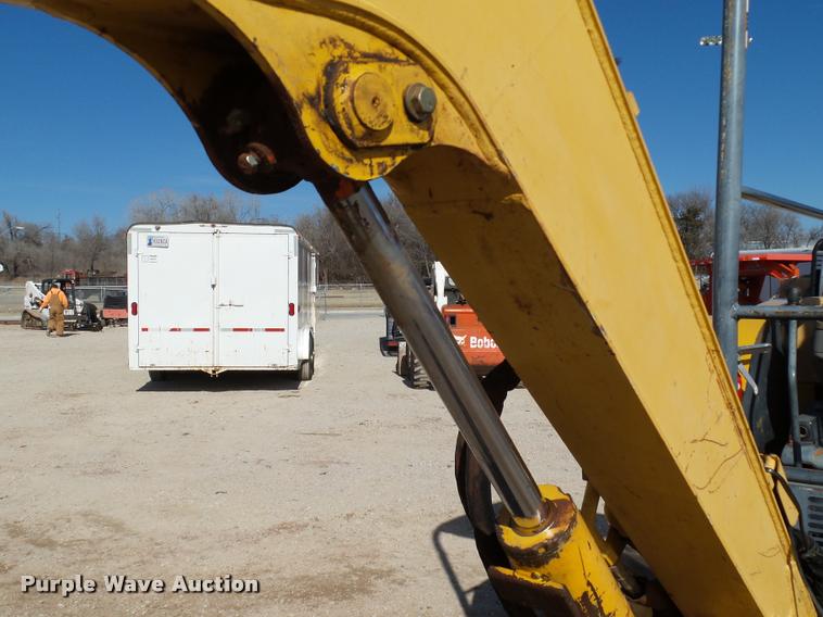 image for item DB4664 2005 John Deere 27C ZTS compact excavator