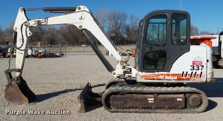 image for item DB4665 2006 Bobcat 337G compact excavator