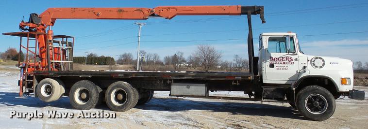 image for item DB5430 1995 Ford LTS9000 crane truck