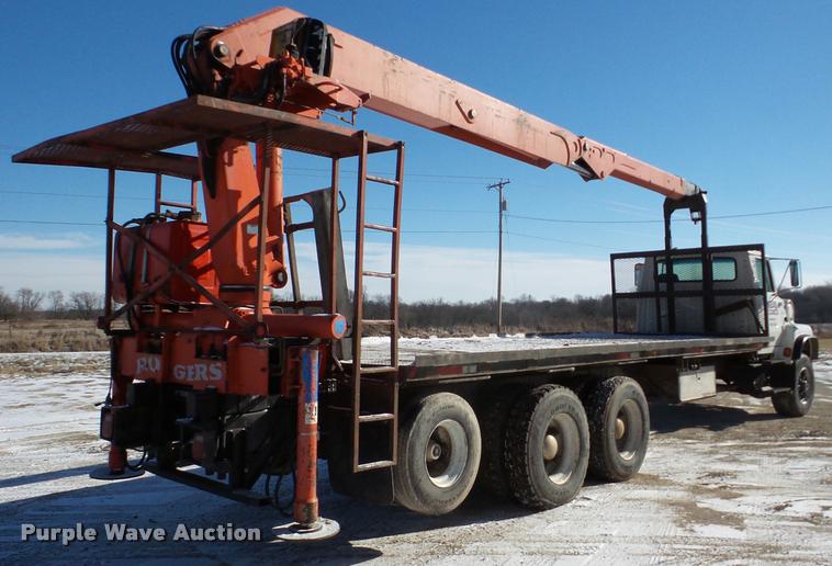 image for item DB5430 1995 Ford LTS9000 crane truck
