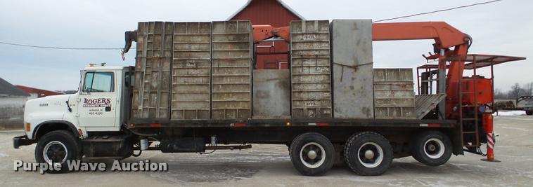 image for item DB5430 1995 Ford LTS9000 crane truck
