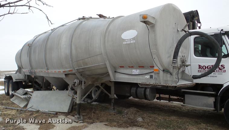 image for item DB5432 1976 Butler powder cement tanker trailer
