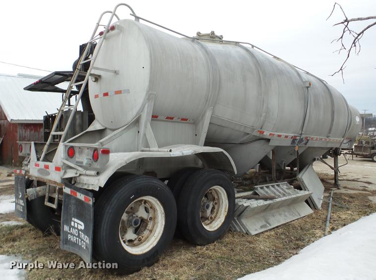 image for item DB5432 1976 Butler powder cement tanker trailer