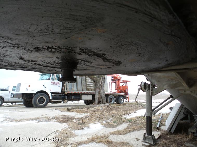 image for item DB5432 1976 Butler powder cement tanker trailer