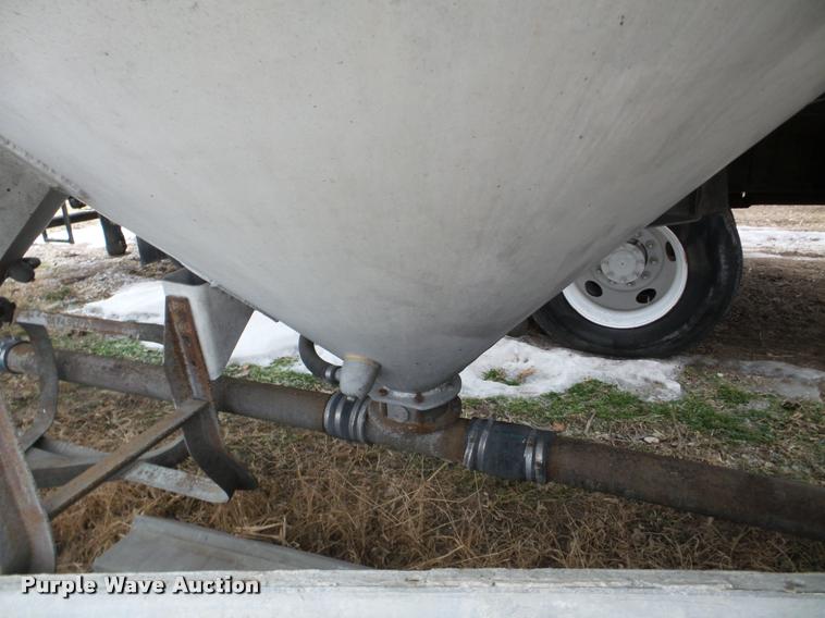 image for item DB5432 1976 Butler powder cement tanker trailer