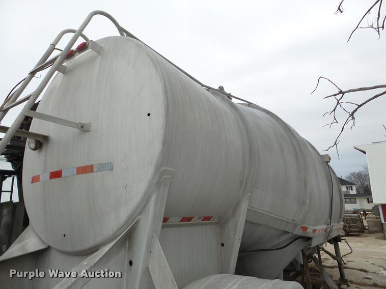 image for item DB5432 1976 Butler powder cement tanker trailer