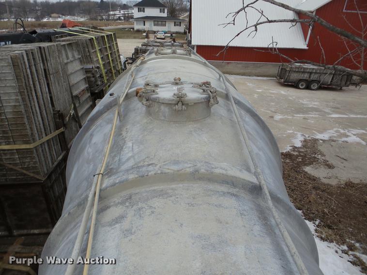 image for item DB5432 1976 Butler powder cement tanker trailer