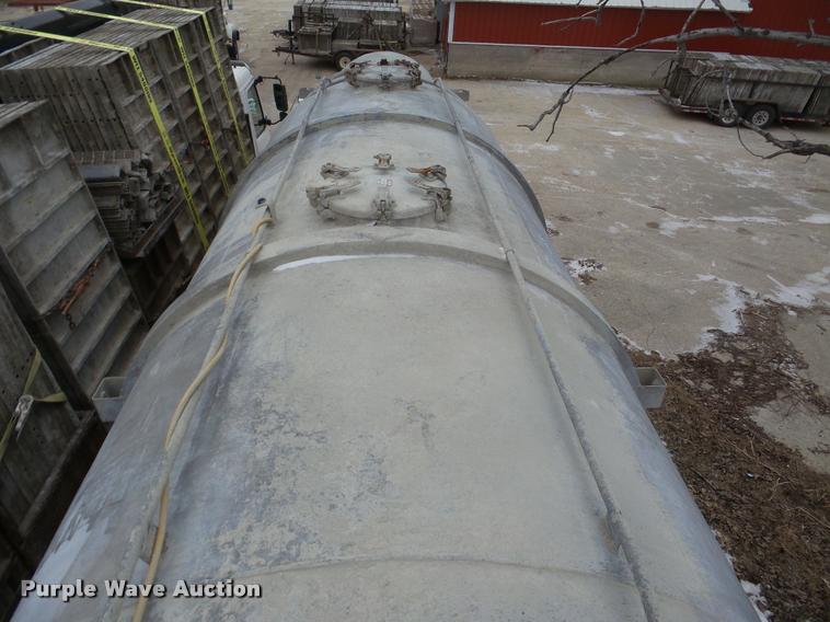 image for item DB5432 1976 Butler powder cement tanker trailer