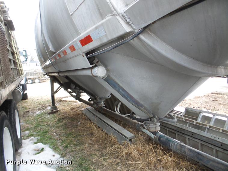 image for item DB5432 1976 Butler powder cement tanker trailer