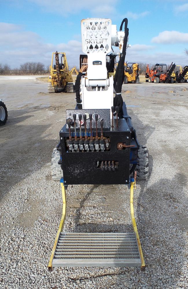 image for item DB5469 2007 Skylift MDHD33 mini digger derrick