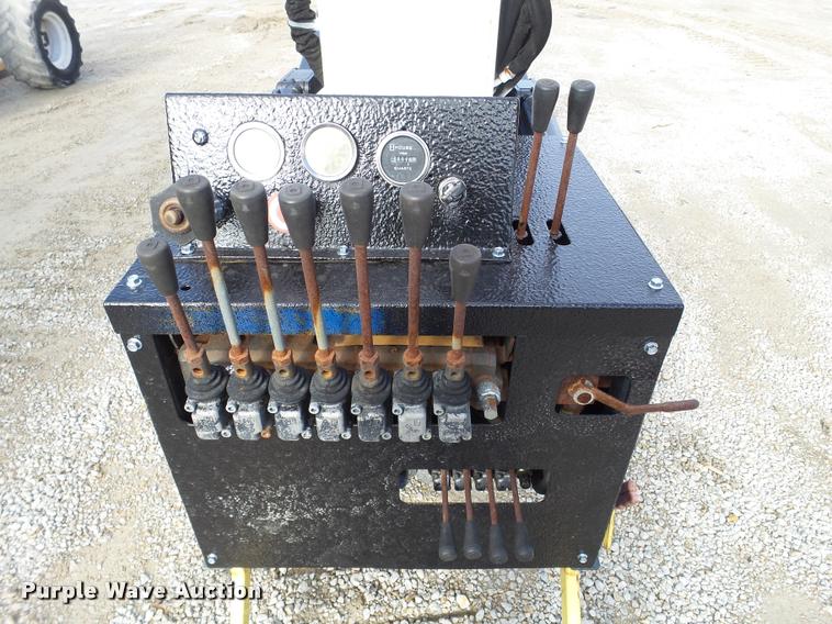 image for item DB5469 2007 Skylift MDHD33 mini digger derrick