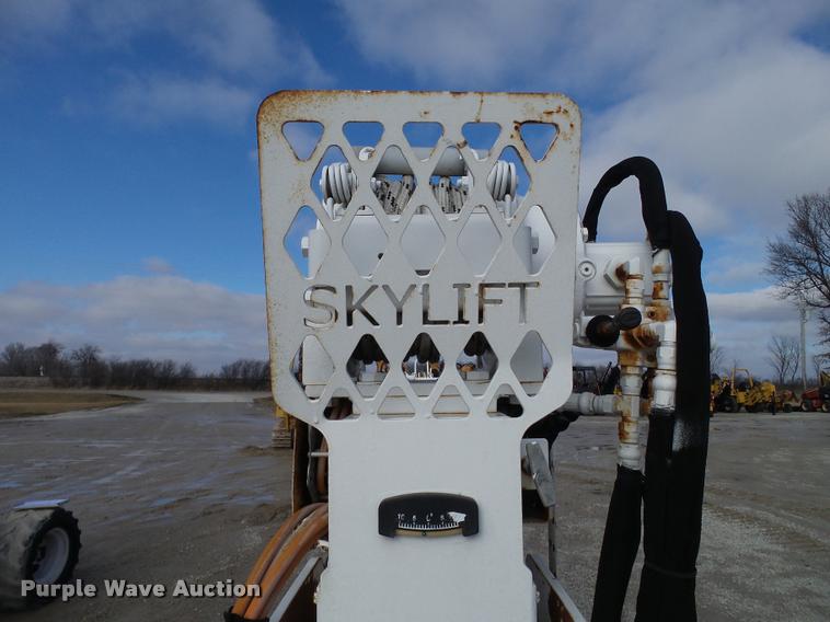 image for item DB5469 2007 Skylift MDHD33 mini digger derrick