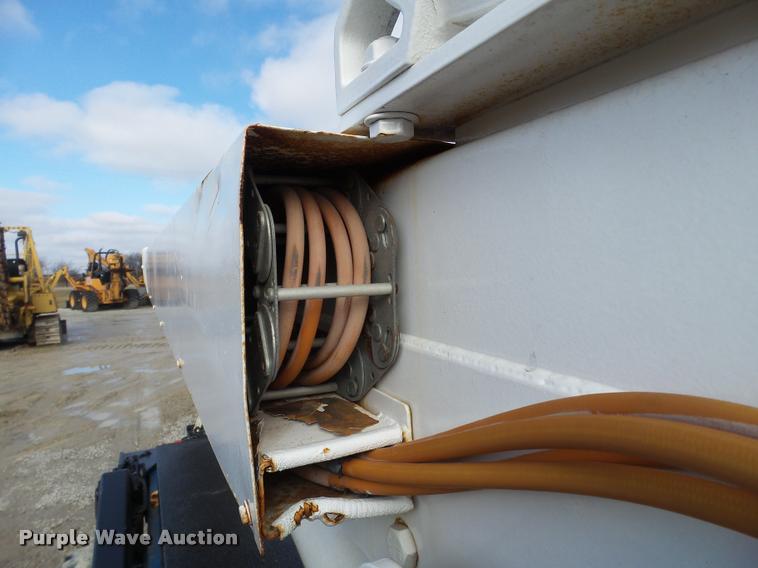 image for item DB5469 2007 Skylift MDHD33 mini digger derrick