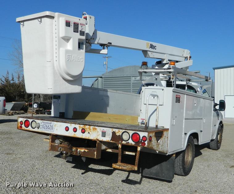 image for item J8804 2006 Ford F350 Super Duty bucket truck
