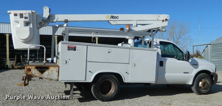 image for item J8804 2006 Ford F350 Super Duty bucket truck