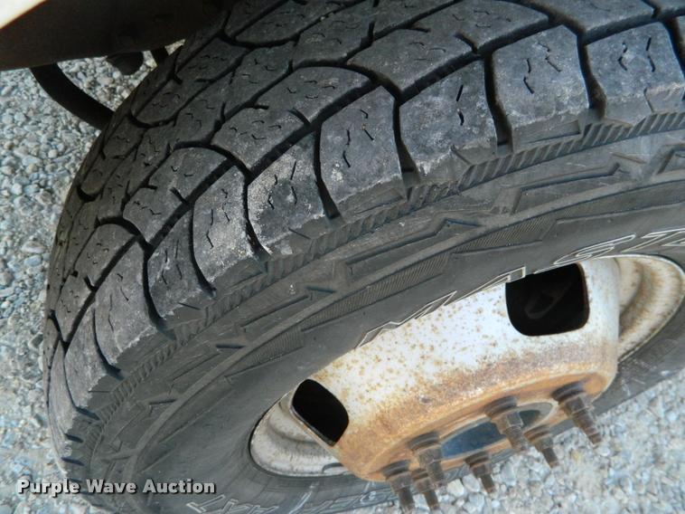 image for item J8804 2006 Ford F350 Super Duty bucket truck