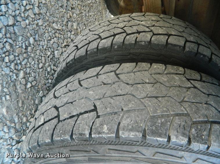 image for item J8804 2006 Ford F350 Super Duty bucket truck