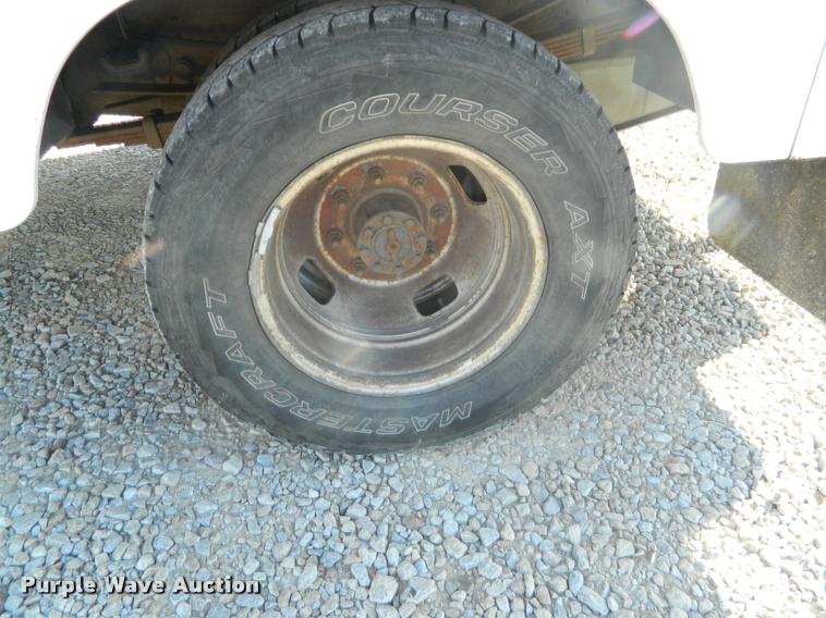 image for item J8804 2006 Ford F350 Super Duty bucket truck