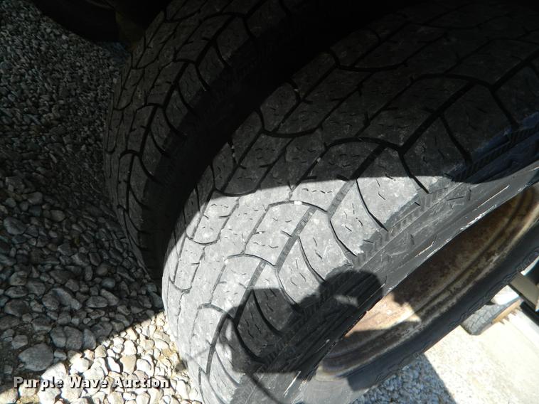 image for item J8804 2006 Ford F350 Super Duty bucket truck