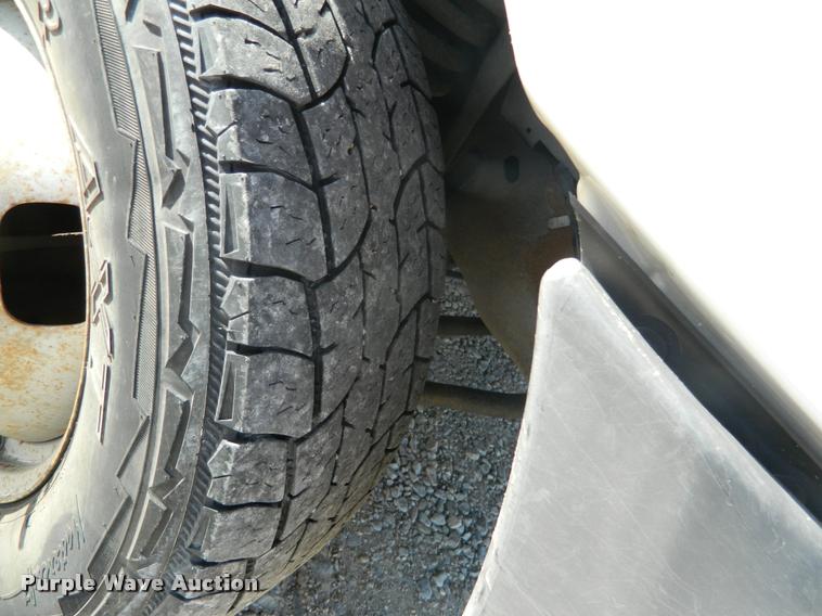 image for item J8804 2006 Ford F350 Super Duty bucket truck