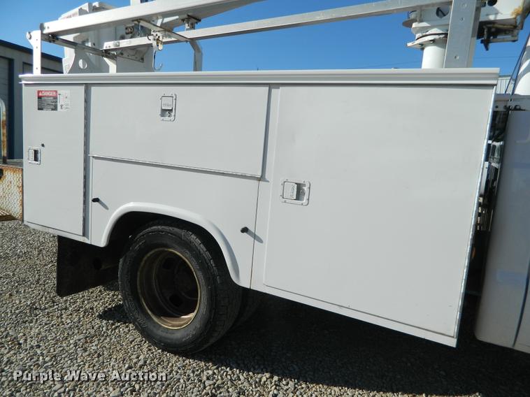 image for item J8804 2006 Ford F350 Super Duty bucket truck