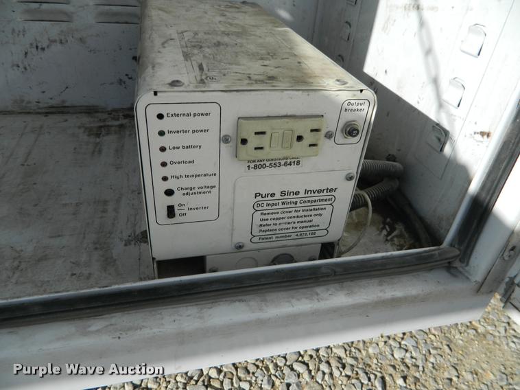 image for item J8804 2006 Ford F350 Super Duty bucket truck