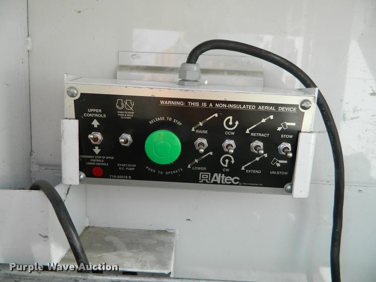 image for item J8804 2006 Ford F350 Super Duty bucket truck