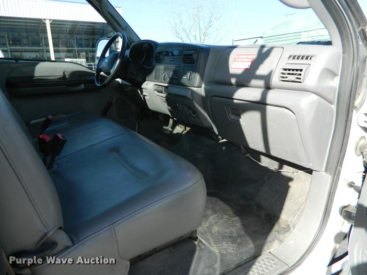 image for item J8804 2006 Ford F350 Super Duty bucket truck