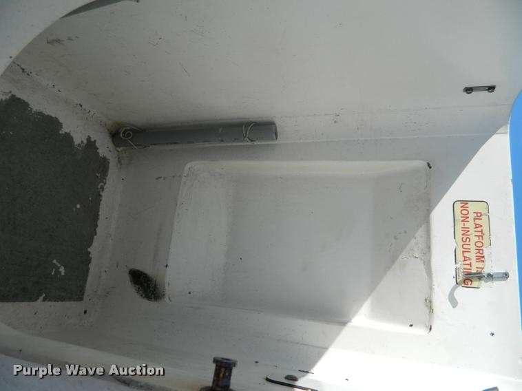 image for item J8804 2006 Ford F350 Super Duty bucket truck