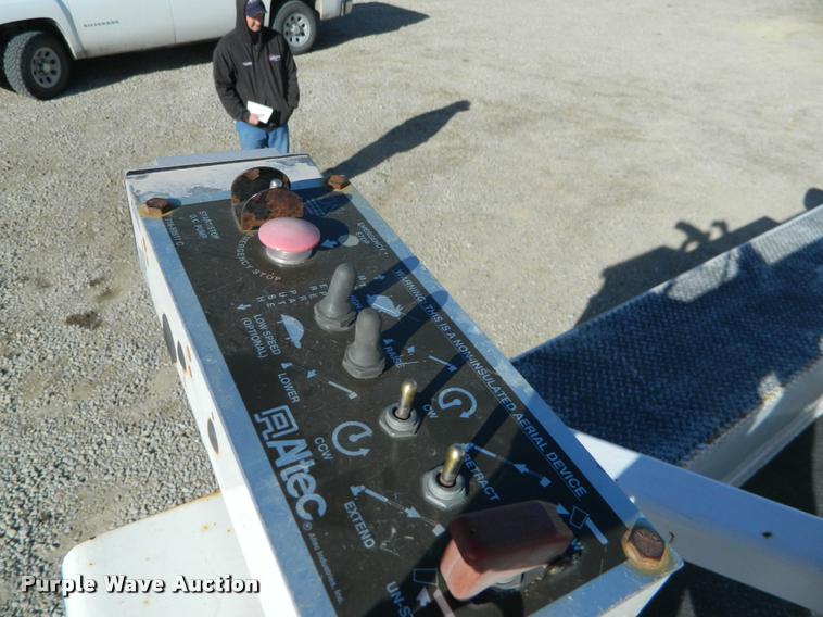 image for item J8804 2006 Ford F350 Super Duty bucket truck