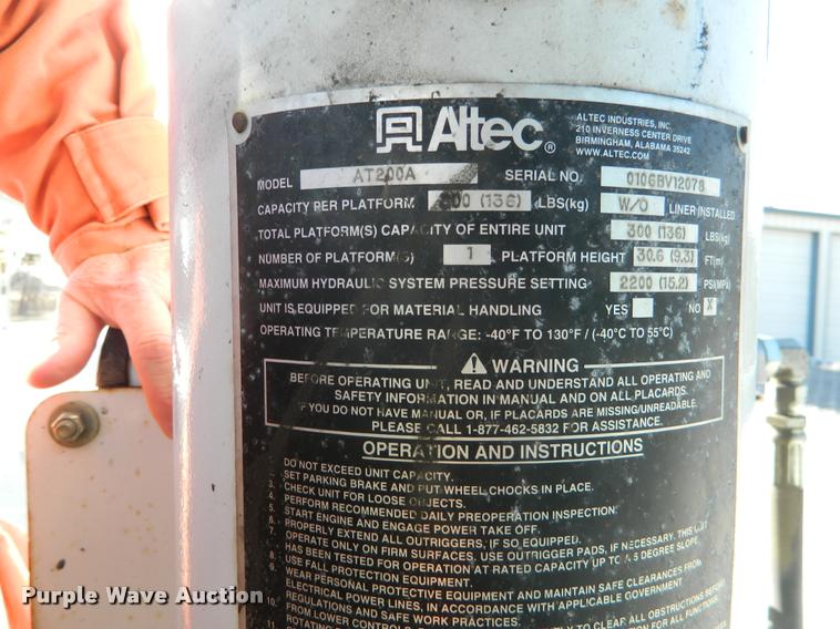 image for item J8804 2006 Ford F350 Super Duty bucket truck