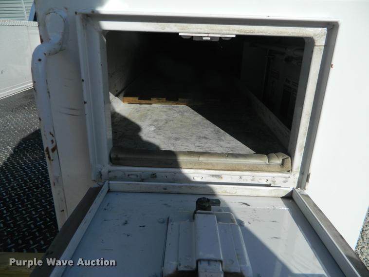 image for item J8804 2006 Ford F350 Super Duty bucket truck