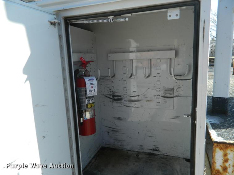 image for item J8804 2006 Ford F350 Super Duty bucket truck