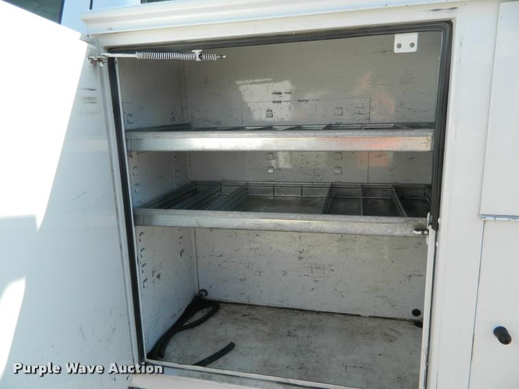 image for item J8804 2006 Ford F350 Super Duty bucket truck