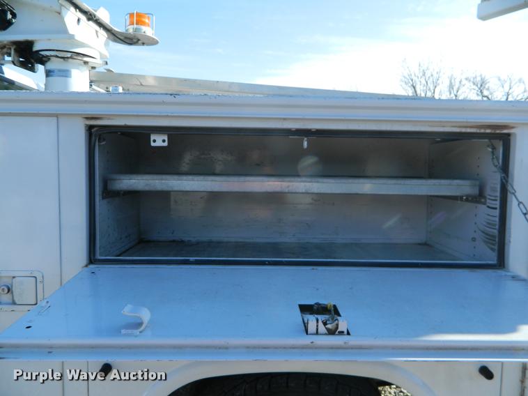 image for item J8804 2006 Ford F350 Super Duty bucket truck