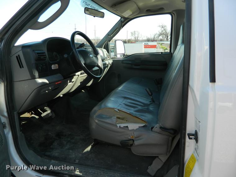 image for item J8804 2006 Ford F350 Super Duty bucket truck