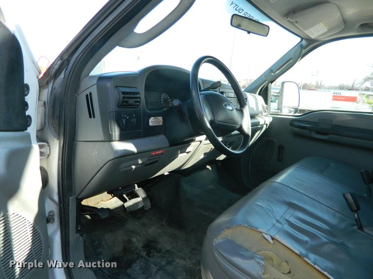 image for item J8804 2006 Ford F350 Super Duty bucket truck