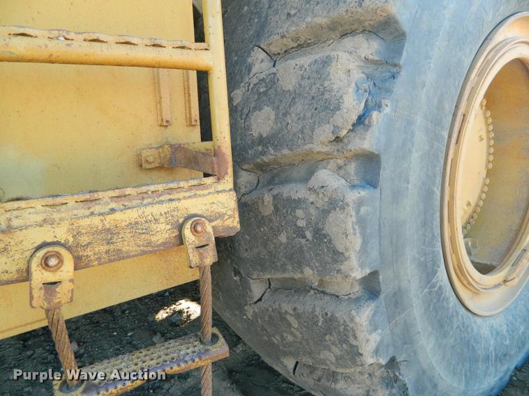 image for item J8805 1983 Caterpillar 992C wheel loader